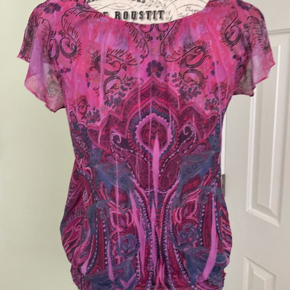 Unity World Wear Top - Picture 2 of 8